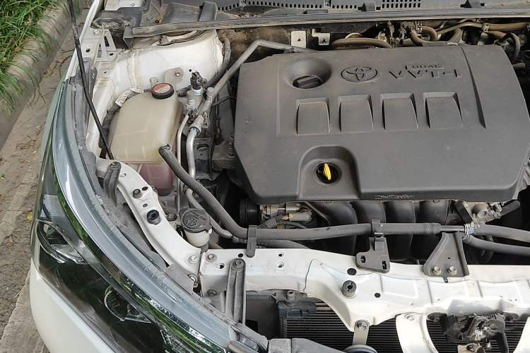 Used Toyota Corolla 2014 1.6L CVT GL Engine Bay Right