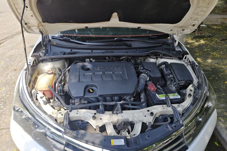 Used Toyota Corolla 2014 1.6L CVT GL Engine Bay