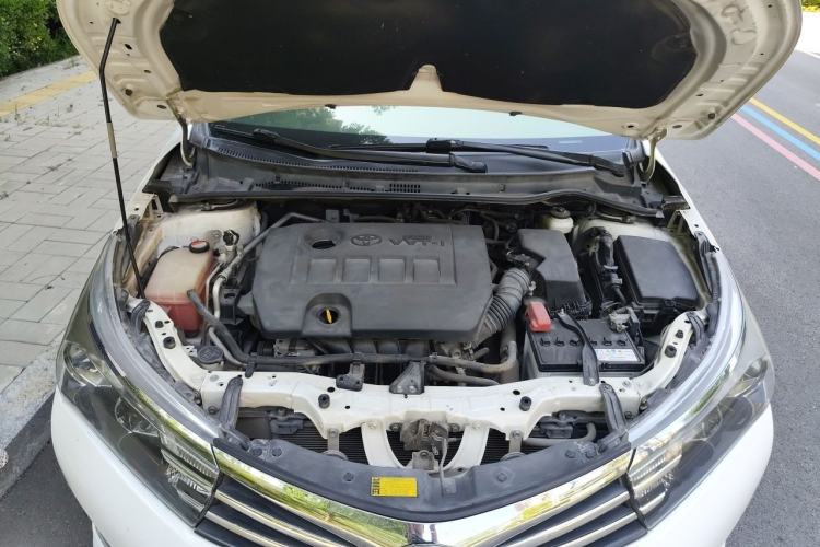 Used Toyota Corolla 2014 1.6L CVT GL Engine Bay