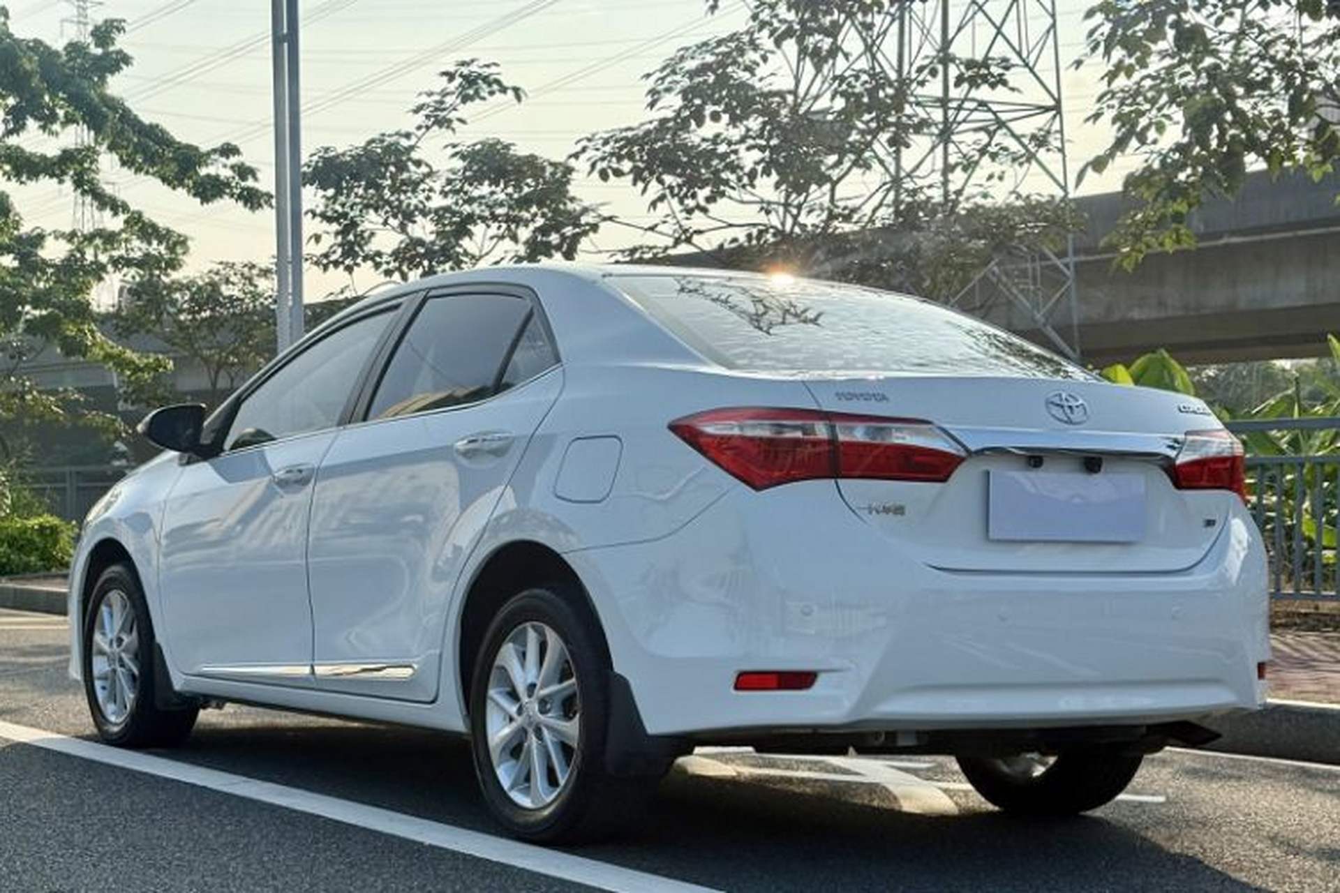Used Toyota Corolla 2014 1.6L CVT GL-i Leather Edition Exterior 5