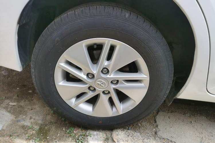 Used Toyota Corolla 2014 1.6L CVT GL Exterior 5