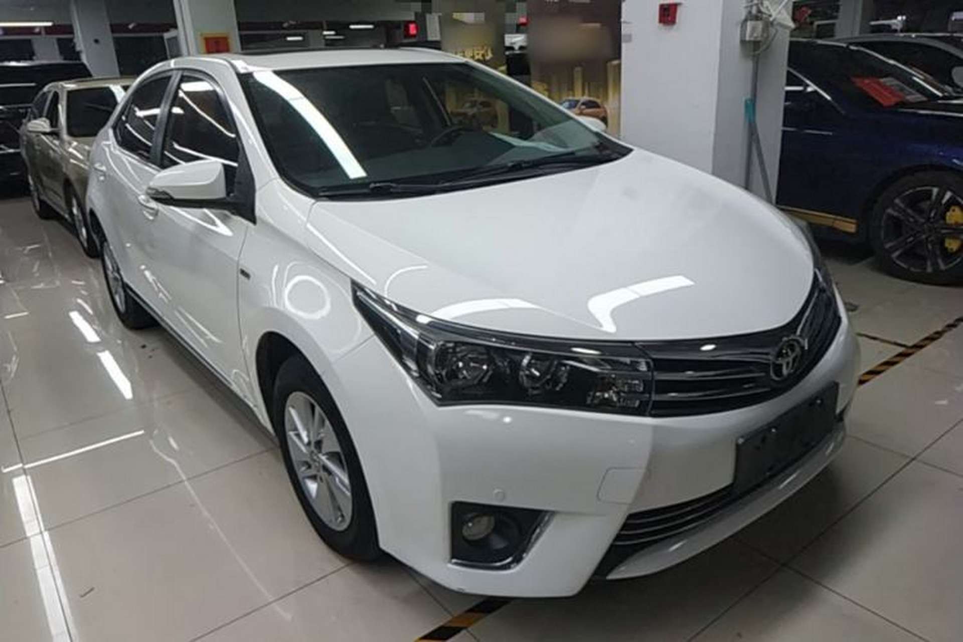 Used Toyota Corolla 2014 1.6L CVT GL-i Front Right 45 Deg
