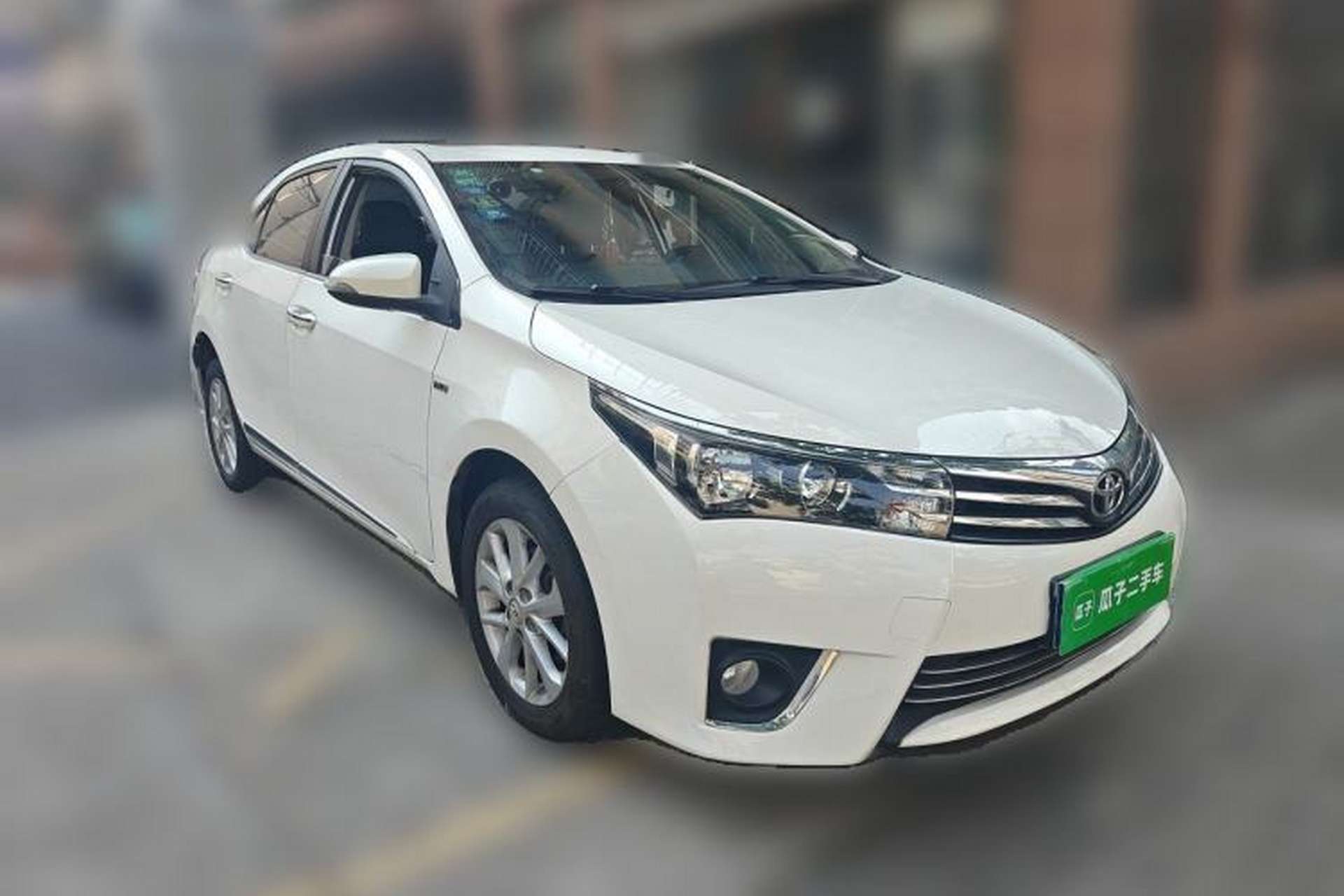 Used Toyota Corolla 2014 1.6L CVT GLX-i Front Right 45 Deg