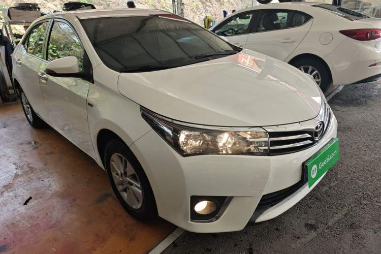 Used Toyota Corolla 2014 1.6L CVT GL Front Right 45 Deg