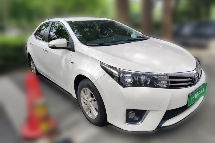 Used Toyota Corolla 2014 1.6L CVT GL Front Right 45 Deg