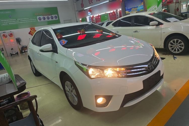 Used Toyota Corolla 2014 1.6L CVT GL Front Right 45 Deg