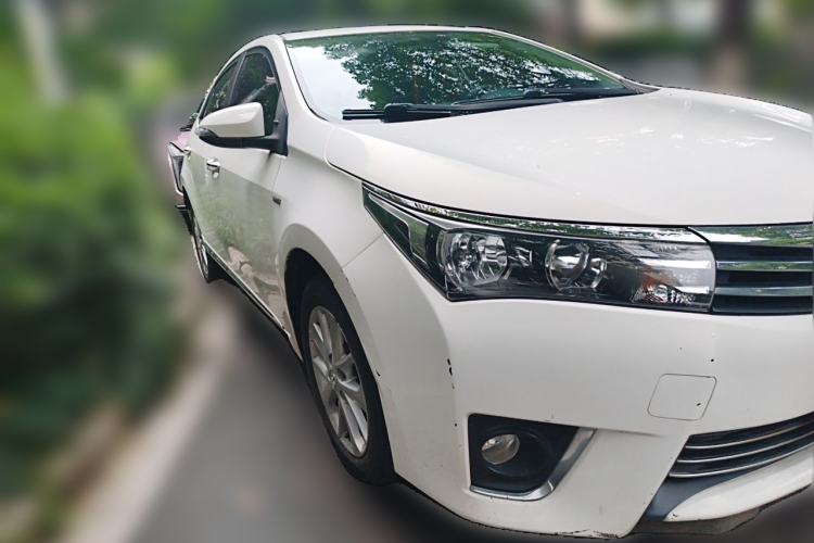 Used Toyota Corolla 2014 1.6L CVT GLX-i Front Right 45 Deg