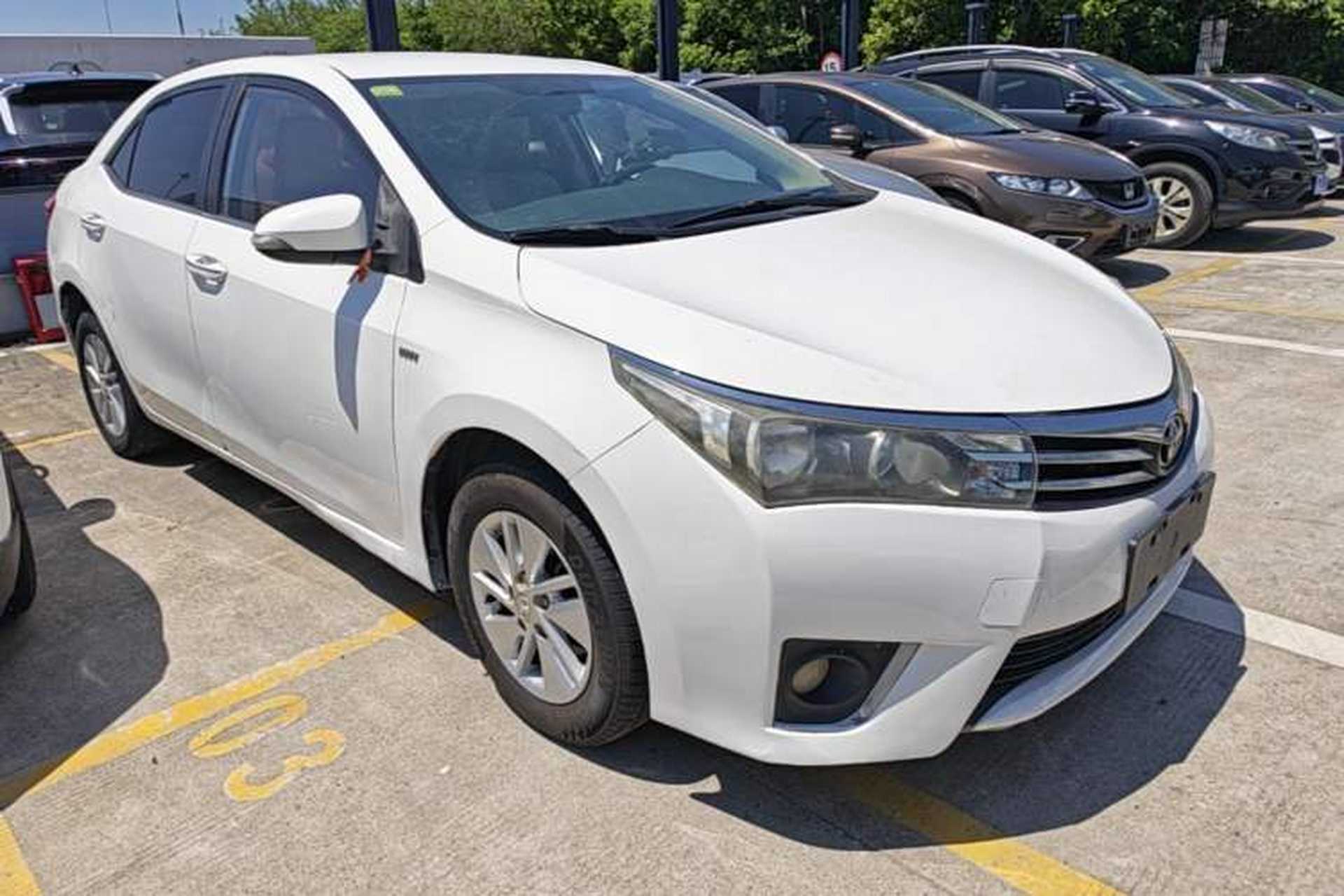 Used Toyota Corolla 2014 1.6L CVT GL Front Right 45 Deg