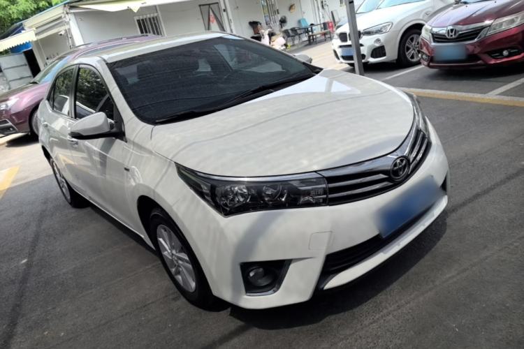 Used Toyota Corolla 2014 1.6L CVT GL Front Right 45 Deg