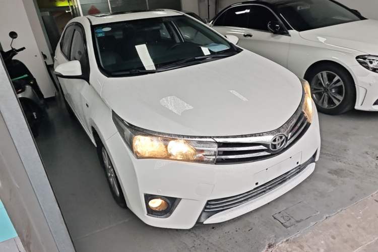 Used Toyota Corolla 2014 1.6L CVT GL-i Front Right 45 Deg