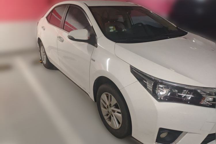 Used Toyota Corolla 2014 1.6L CVT GL Front Right 45 Deg