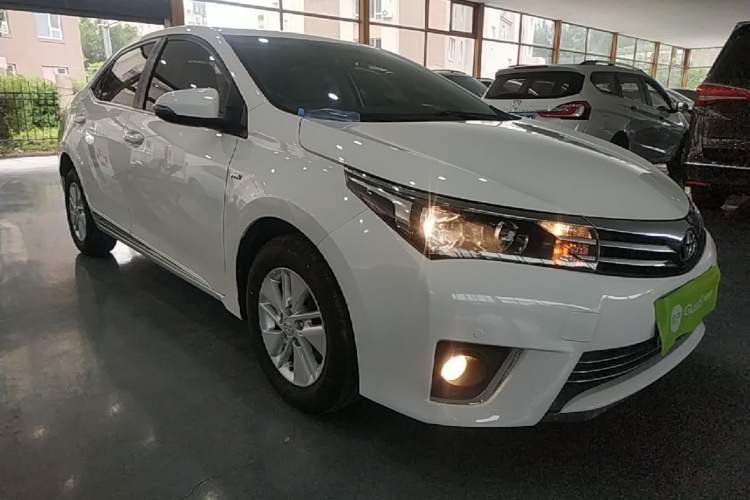 Used Toyota Corolla 2014 1.6L CVT GL-i Front Right 45 Deg