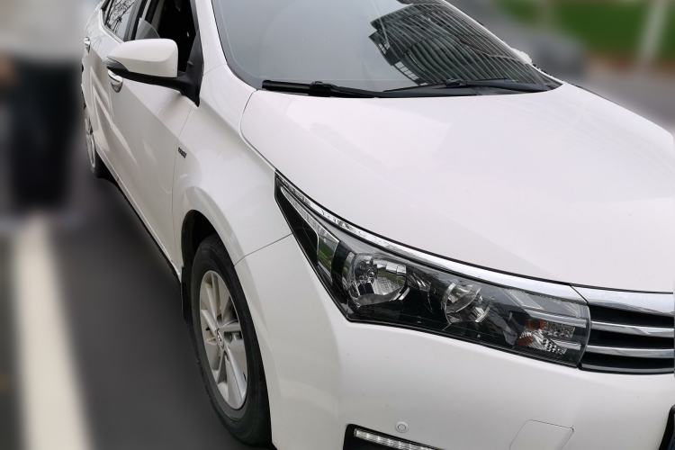 Used Toyota Corolla 2014 1.6L CVT GL-i Front Right 45 Deg
