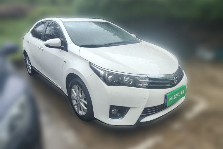 Used Toyota Corolla 2014 1.6L CVT GLX-i Front Right 45 Deg