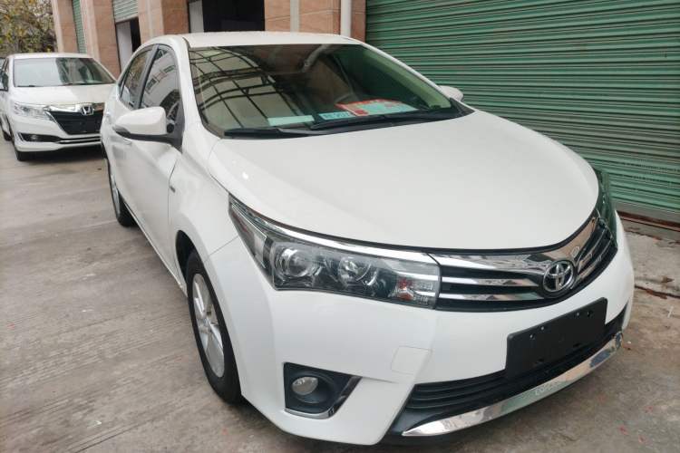 Used Toyota Corolla 2014 1.6L CVT GL Front Right 45 Deg