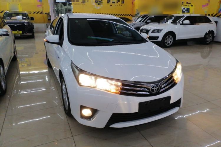 Used Toyota Corolla 2014 1.6L CVT GL Front Right 45 Deg