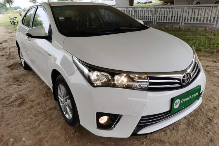 Used Toyota Corolla 2014 1.6L CVT GL-i Front Right 45 Deg
