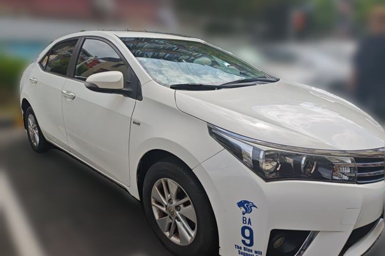 Used Toyota Corolla 2014 1.6L CVT GL Front Right 45 Deg