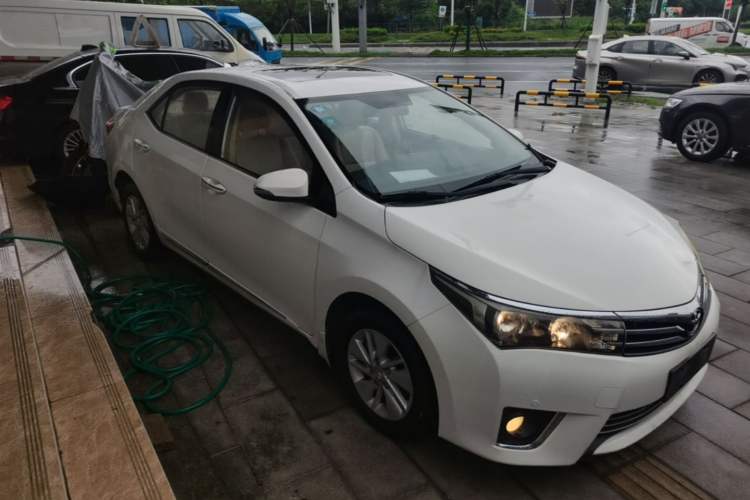 Used Toyota Corolla 2014 1.6L CVT GL-i Front Right 45 Deg