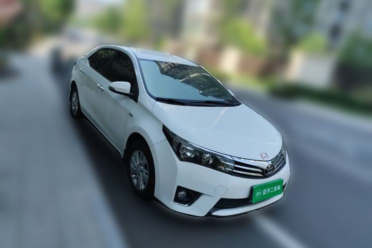 Used Toyota Corolla 2014 1.6L CVT GL Front Right 45 Deg