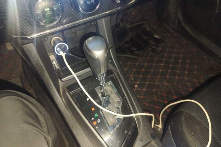 Used Toyota Corolla 2014 1.6L CVT GL-i Gear Lever