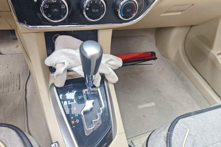 Used Toyota Corolla 2014 1.6L CVT GL-i Gear Lever