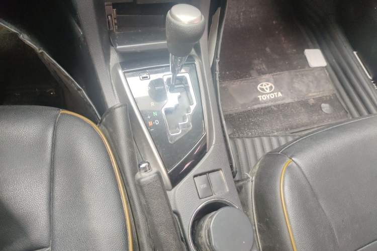 Used Toyota Corolla 2014 1.6L CVT GL-i Gear Lever