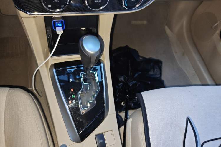 Used Toyota Corolla 2014 1.6L CVT GL-i Gear Lever