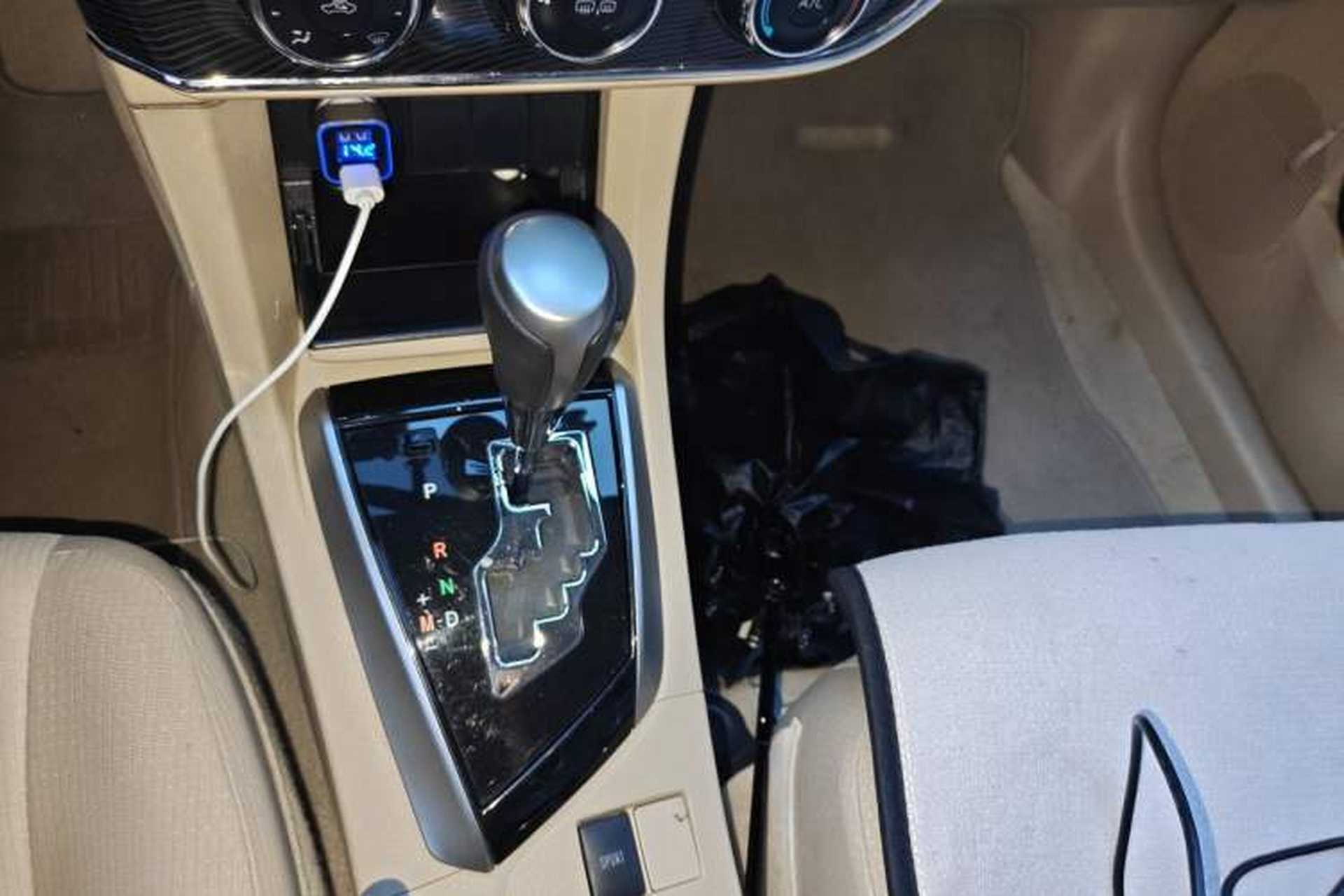 Used Toyota Corolla 2014 1.6L CVT GL-i Gear Lever
