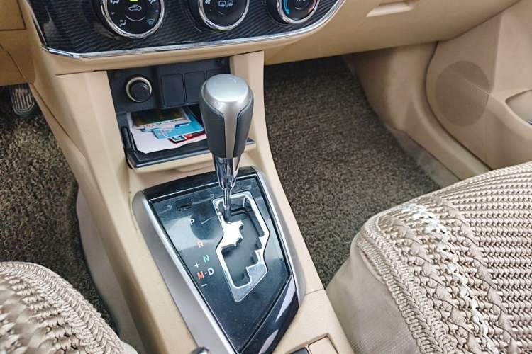 Used Toyota Corolla 2014 1.6L CVT GL-i Gear Lever