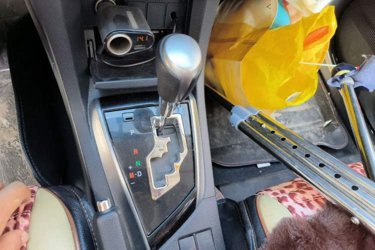 Used Toyota Corolla 2014 1.6L CVT GL-i Gear Lever