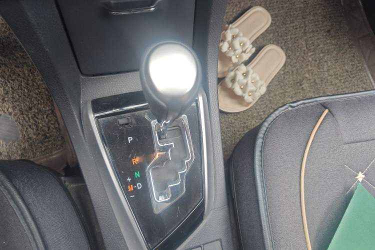 Used Toyota Corolla 2014 1.6L CVT GL-i Gear Lever