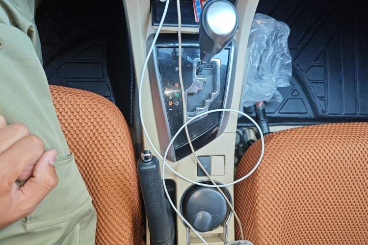 Used Toyota Corolla 2014 1.6L CVT GL-i Leather Edition Gear Lever