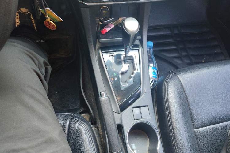 Used Toyota Corolla 2014 1.6L CVT GL-i Gear Lever