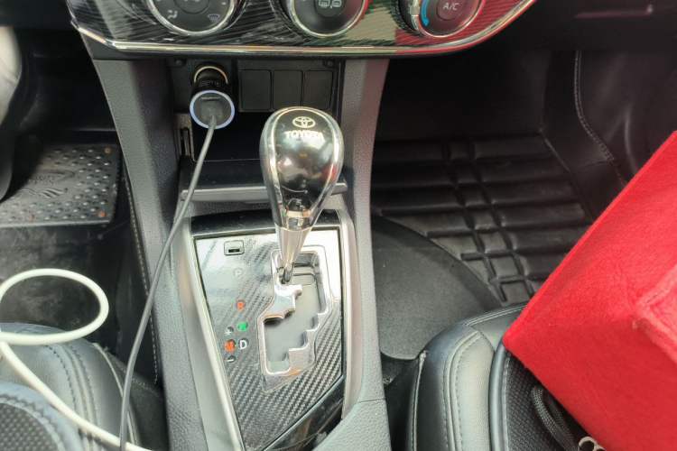 Used Toyota Corolla 2014 1.6L CVT GL-i Gear Lever