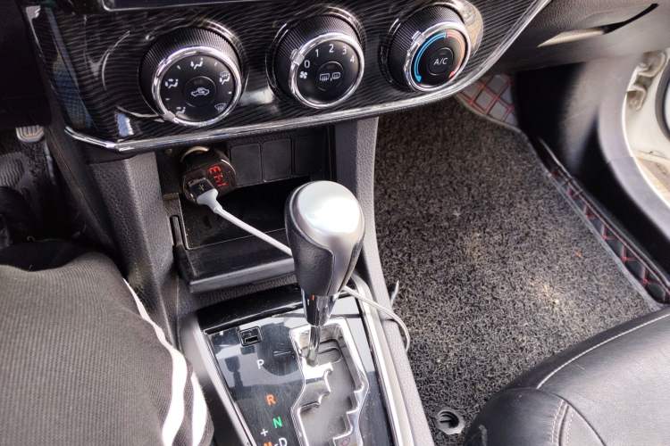 Used Toyota Corolla 2014 1.6L CVT GL-i Leather Edition Gear Lever