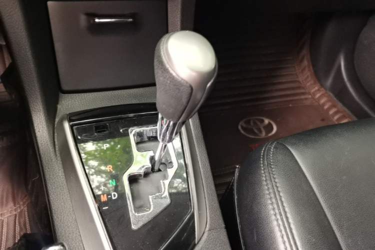 Used Toyota Corolla 2014 1.6L CVT GL Gear Lever