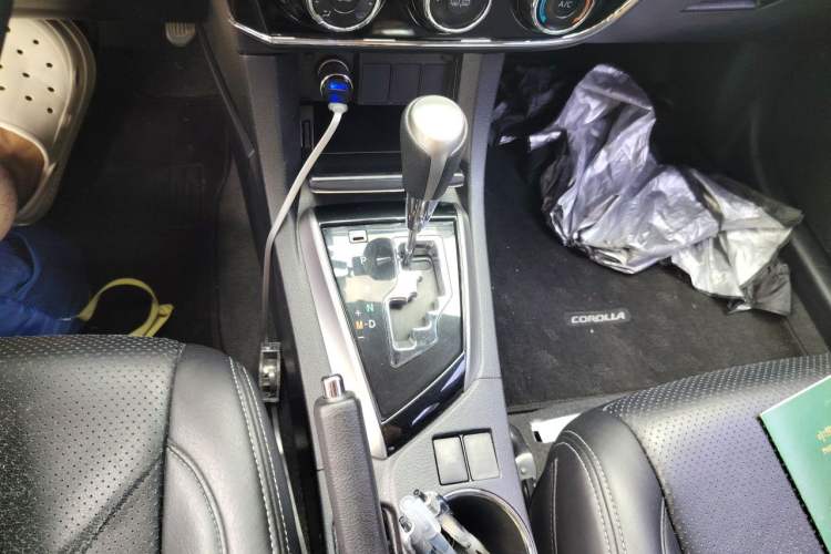 Used Toyota Corolla 2014 1.6L CVT GL Gear Lever