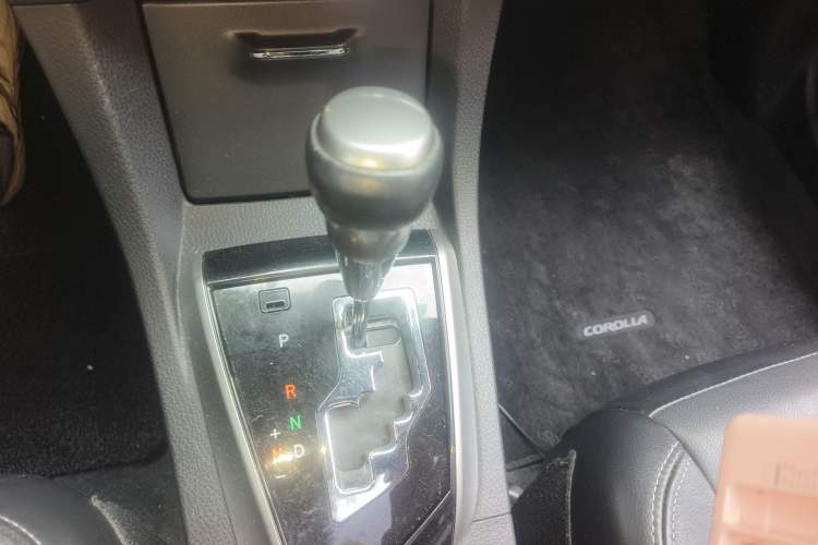 Used Toyota Corolla 2014 1.8L CVT GLX-i Gear Lever