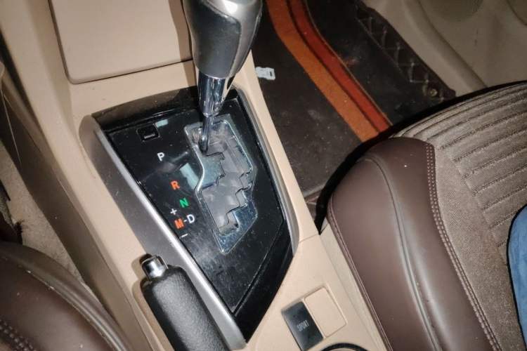 Used Toyota Corolla 2014 1.6L CVT GLX-i Gear Lever