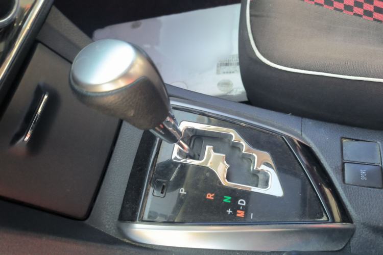 Used Toyota Corolla 2014 1.6L CVT GL-i Gear Lever
