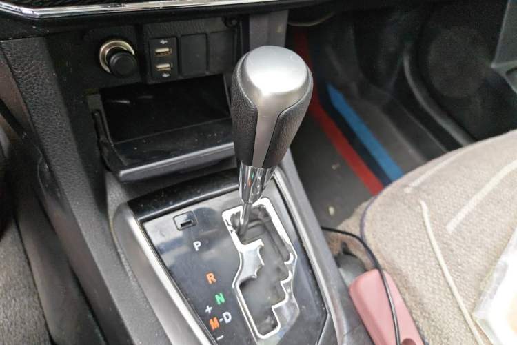 Used Toyota Corolla 2014 1.6L CVT GL-i Gear Lever