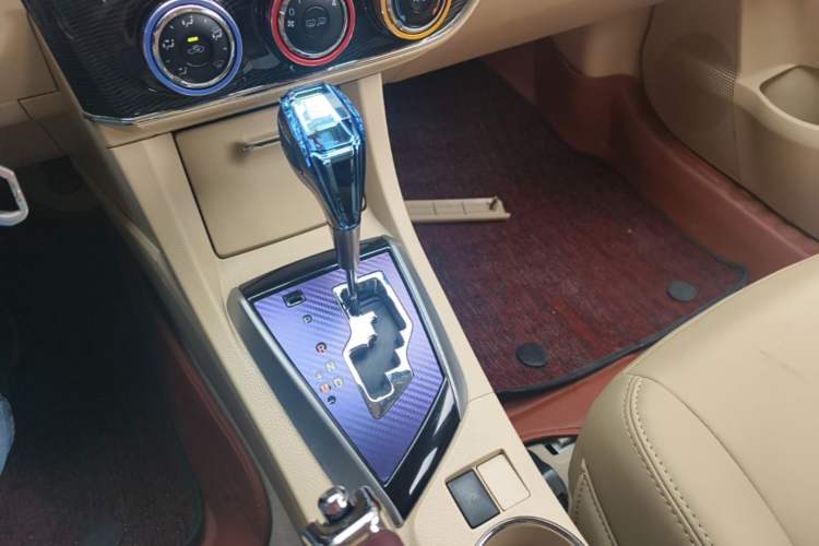 Used Toyota Corolla 2014 1.6L CVT GL-i Gear Lever