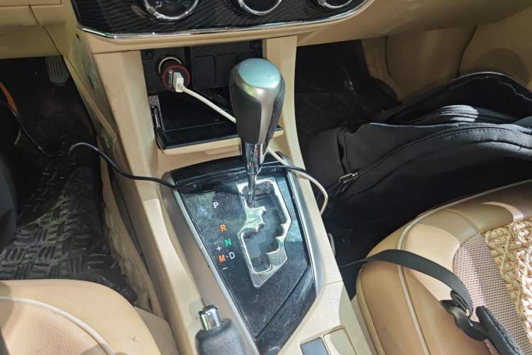 Used Toyota Corolla 2014 1.6L CVT GL-i Gear Lever