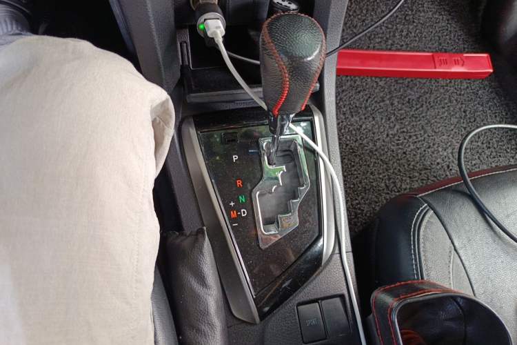 Used Toyota Corolla 2014 1.6L CVT GL-i Leather Edition Gear Lever