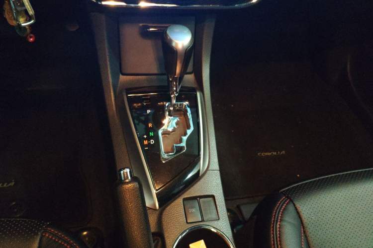 Used Toyota Corolla 2014 1.6L CVT GL-i Gear Lever
