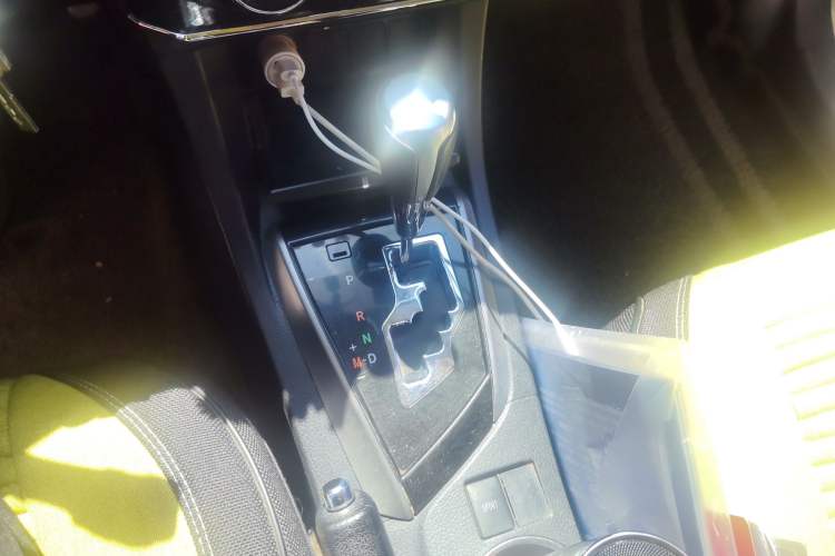 Used Toyota Corolla 2014 1.6L CVT GL-i Gear Lever