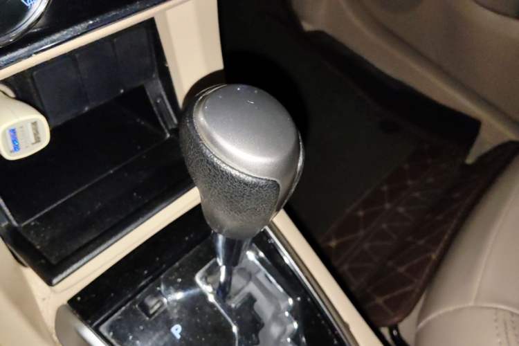 Used Toyota Corolla 2014 1.6L CVT GL Gear Lever