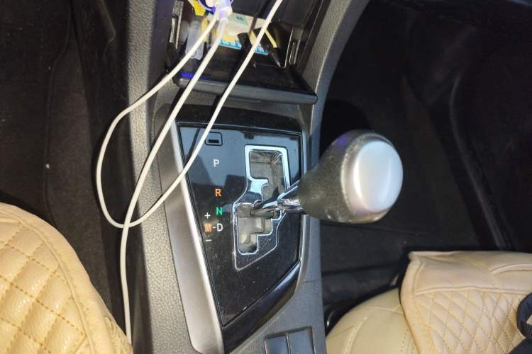 Used Toyota Corolla 2014 1.6L CVT GL-i Gear Lever