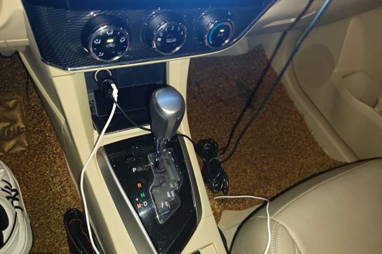 Used Toyota Corolla 2014 1.6L CVT GL-i Gear Lever